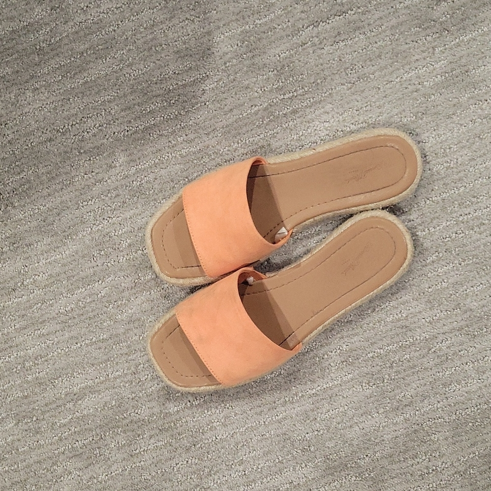 Universal thread sandals peach and tan size 7½